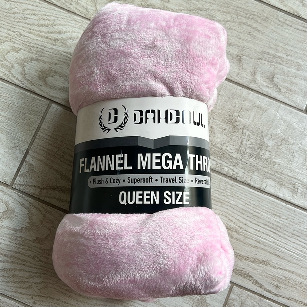 Microfiber Mega Pink Throw and Stuft animal